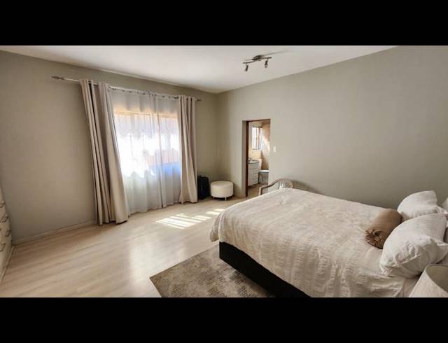 5 BEDROOM HOUSE FOR SALE IN MULBARTON